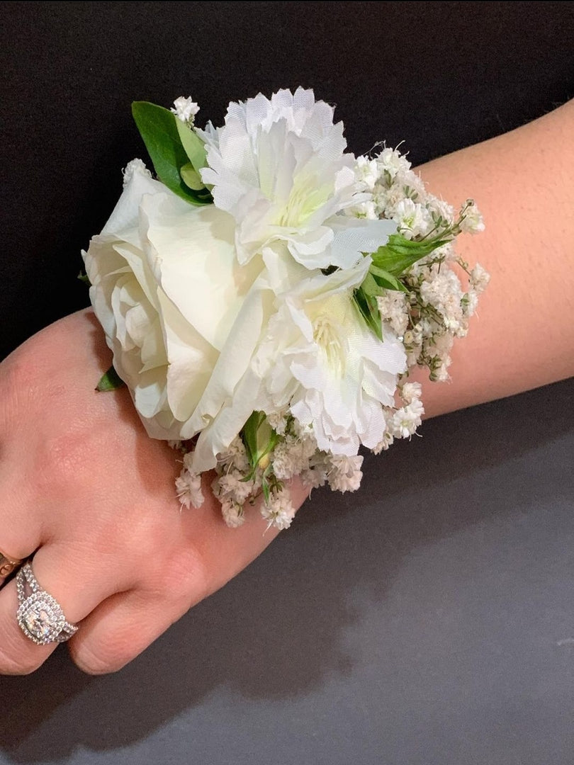 Corsage – Victoria's Flower Garden